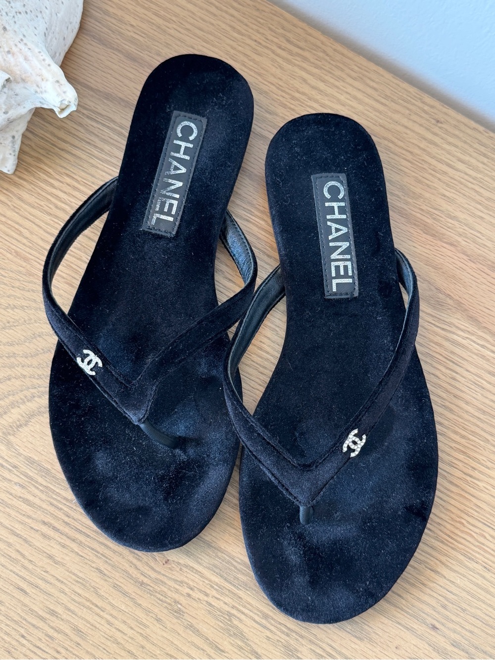 CHANEL Velvet Crystal CC Logo Flip-flop Sandals in    Black / EU37
